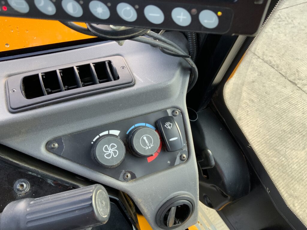 JCB 9T-2 Front Tip Dumper (ST25499)