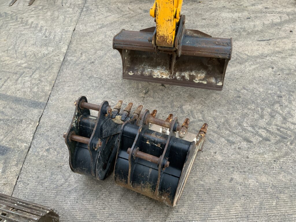 JCB 140X LC Digger (ST25357)