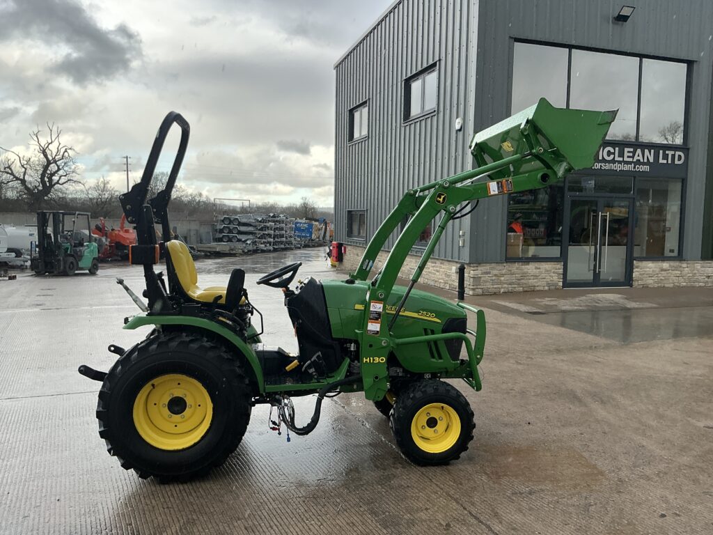 John Deere 2520 Compact Tractor (ST25690)