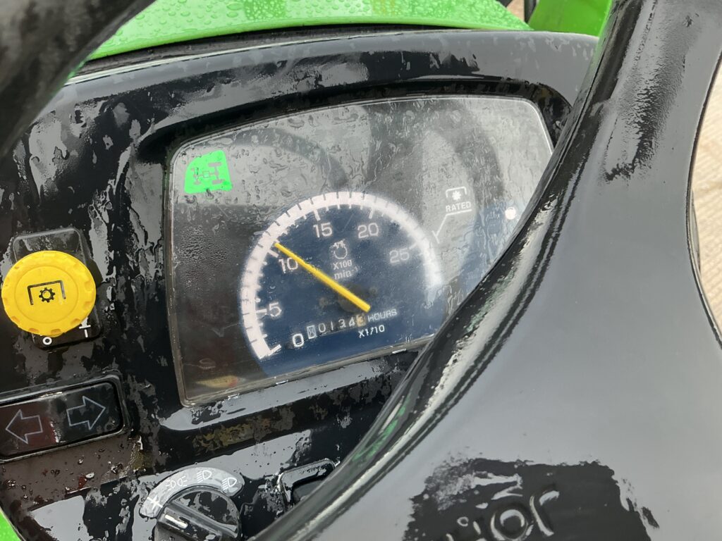 John Deere 2520 Compact Tractor (ST25690)