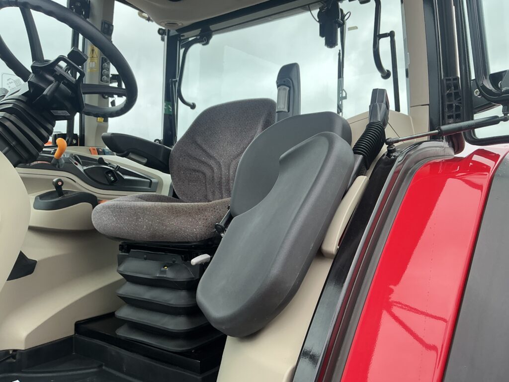 Massey Ferguson 5709 Dyna 4 Tractor (ST25610)