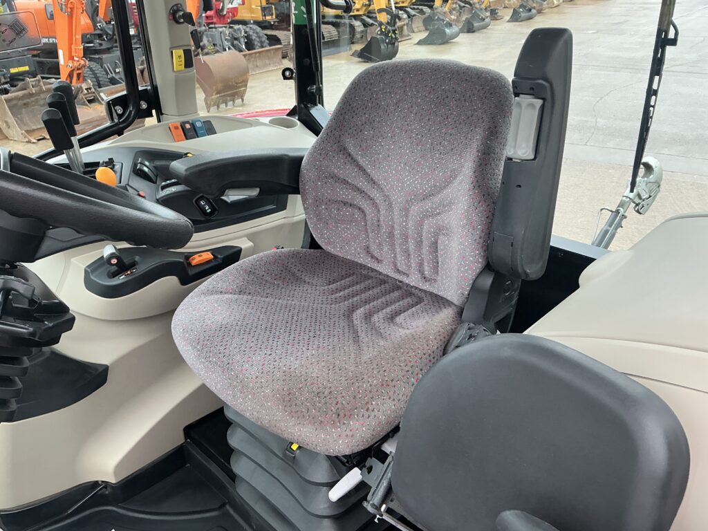 Massey Ferguson 5709 Dyna 4 Tractor (ST25610)