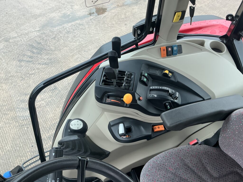 Massey Ferguson 5709 Dyna 4 Tractor (ST25610)