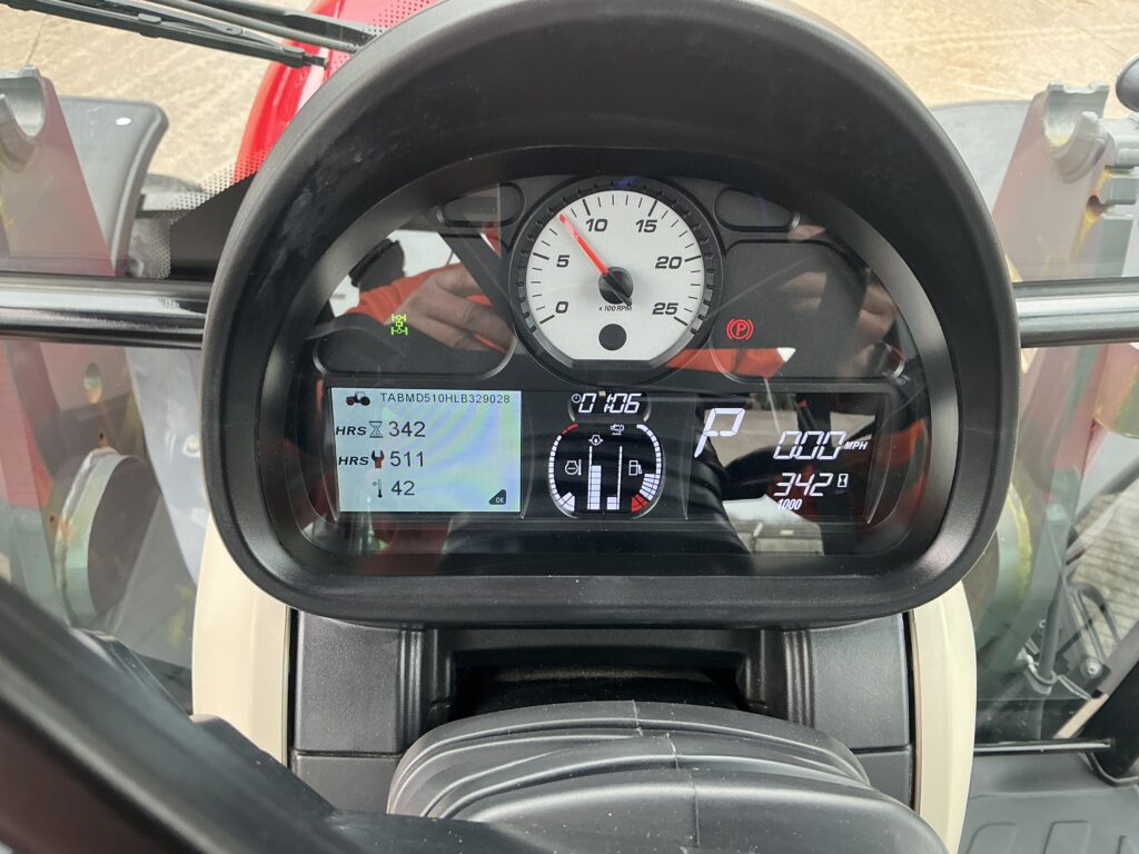 Massey Ferguson 5709 Dyna 4 Tractor (ST25610)