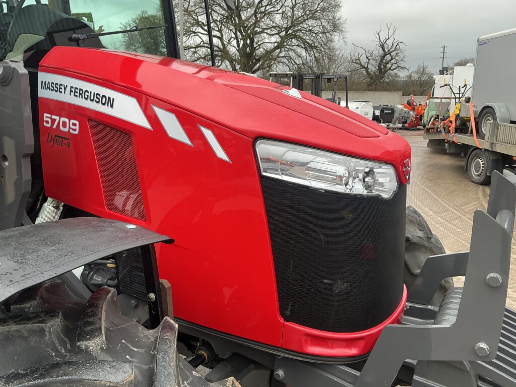 Massey Ferguson 5709 Dyna 4 Tractor (ST25610)