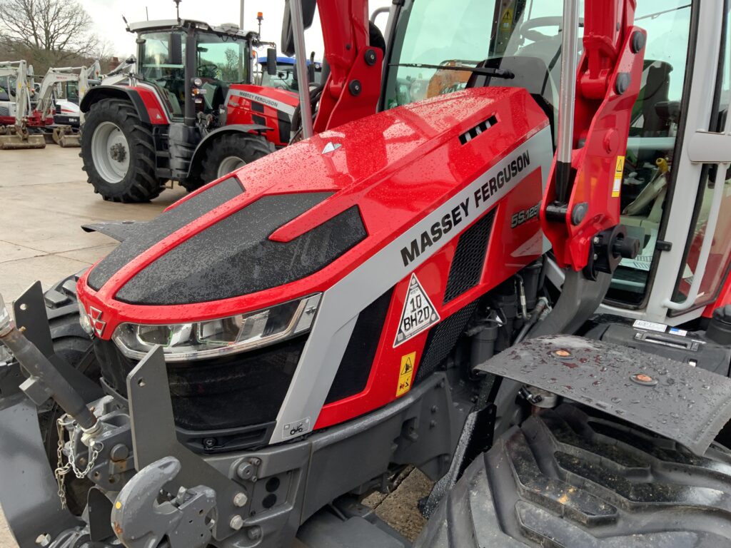 Massey Ferguson 5s.125 Tractor (ST25512)