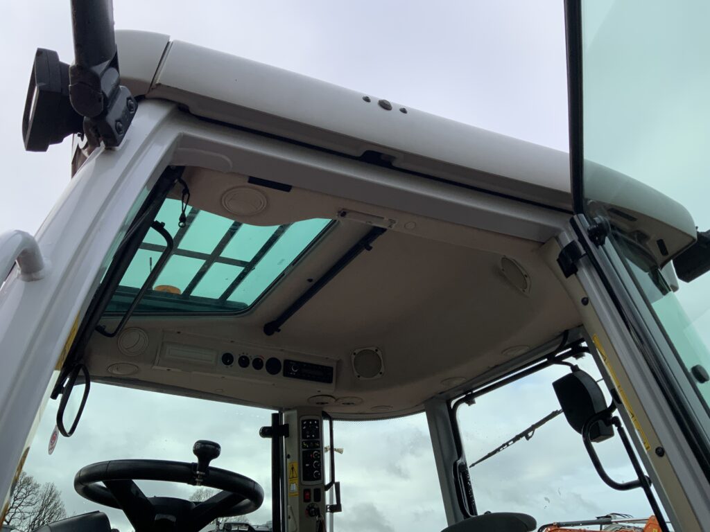 Massey Ferguson 5s.125 Tractor (ST25512)