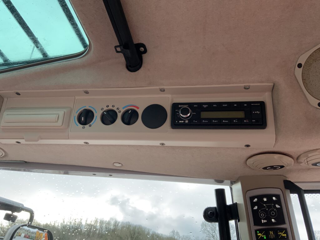 Massey Ferguson 5s.125 Tractor (ST25512)