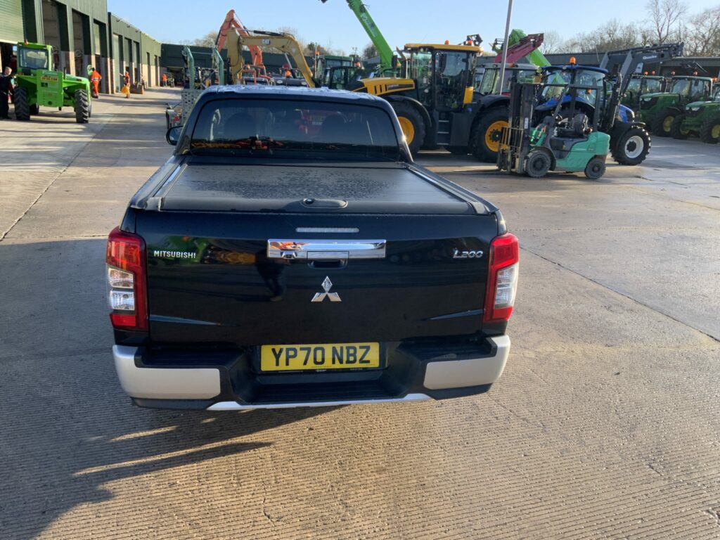 Mitsubishi L200 2.2 DI-D DC Barbarian Auto 4WD Euro 6 (s/s) 4dr (ST25328)