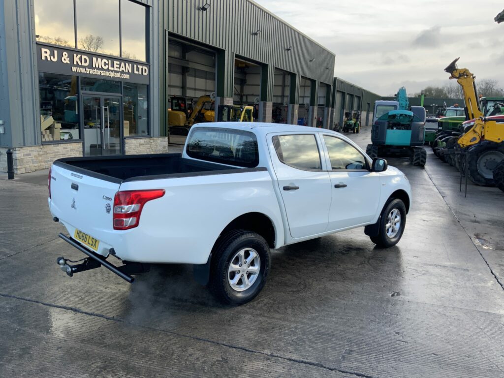Mitsubishi L200 2.4 DI-D DC 4Life 4WD Euro 5 (s/s) 4dr