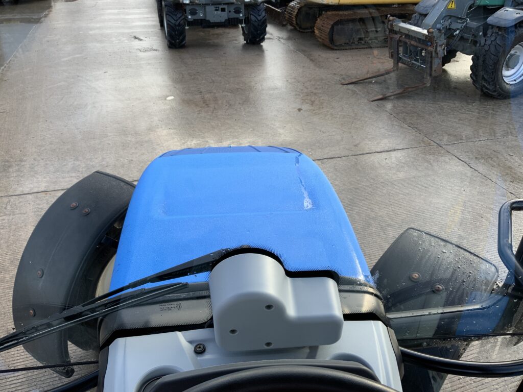 New Holland T5.105 Super Steer Tractor (ST25689)