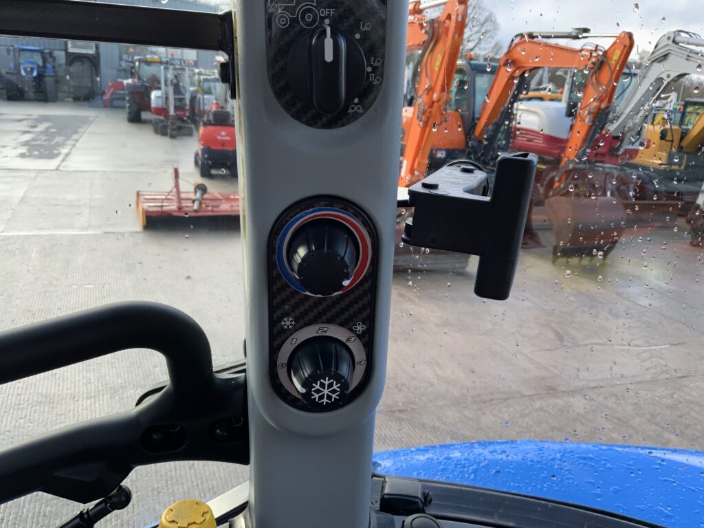 New Holland T5.105 Super Steer Tractor (ST25689)