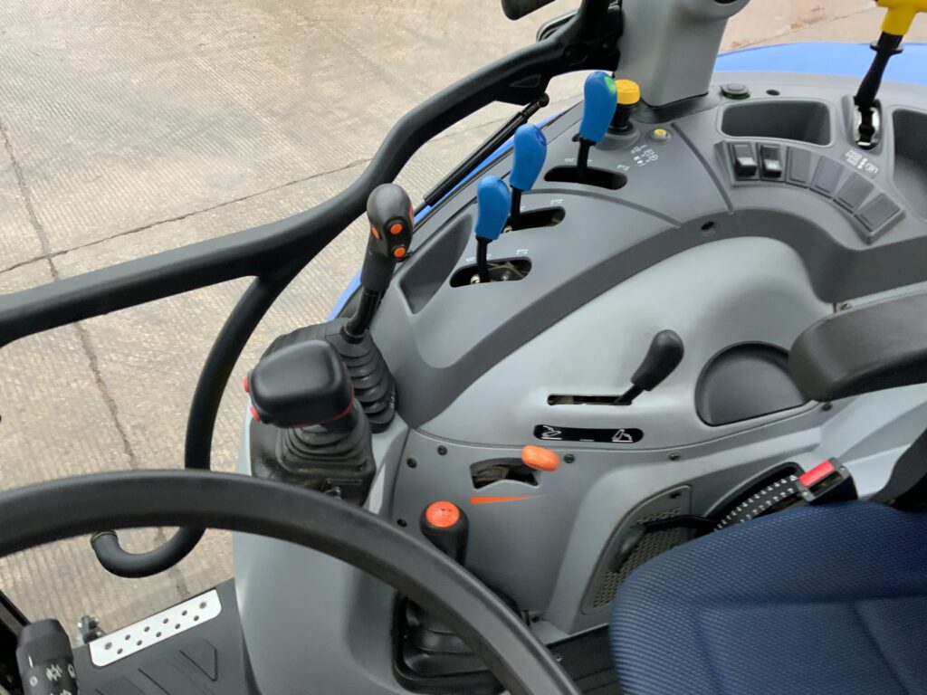 New Holland T5.105 Tractor (ST25453)