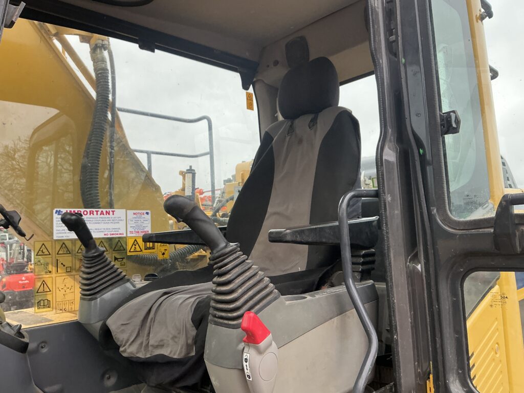 PC210 LC-10 Plus Digger