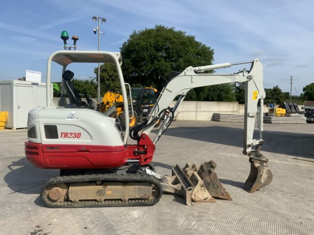 takeuchi-tb230-digger-st23665-takeuchi-tb230-digger-st23665-auto-draft-img-7271-1-1500x1125