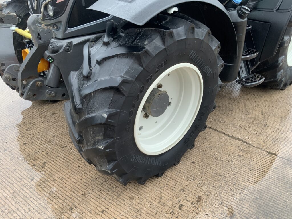 Valtra N174 Direct Unlimited Tractor (ST25339)