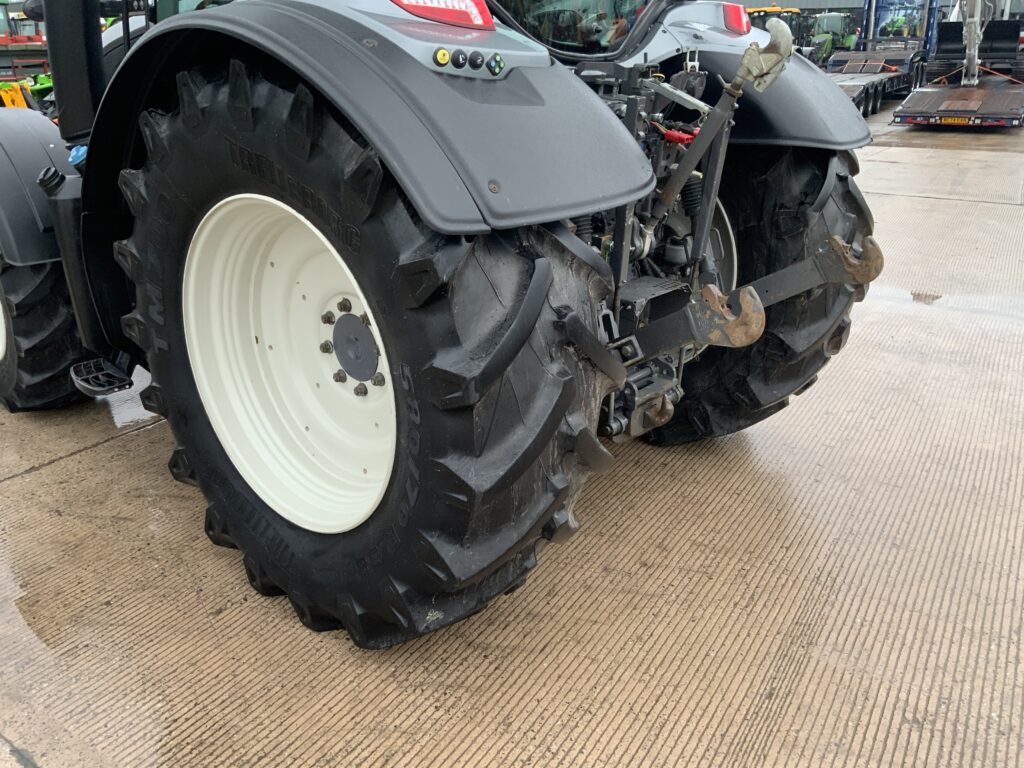 Valtra N174 Direct Unlimited Tractor (ST25339)