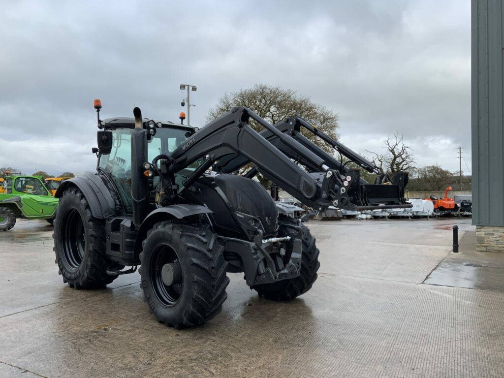 Valtra T174 Active Unlimited Tractor (ST25060)