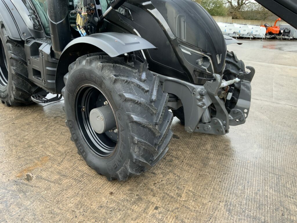 Valtra T174 Active Unlimited Tractor (ST25060)