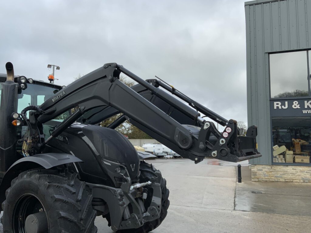 Valtra T174 Active Unlimited Tractor (ST25060)