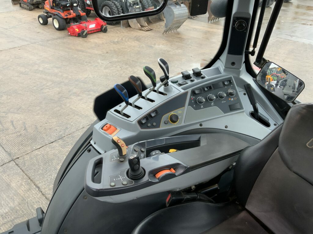 Valtra T174 Active Unlimited Tractor (ST25060)