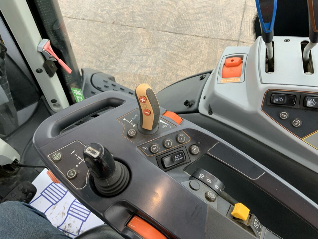 Valtra T174 Active Unlimited Tractor (ST25060)