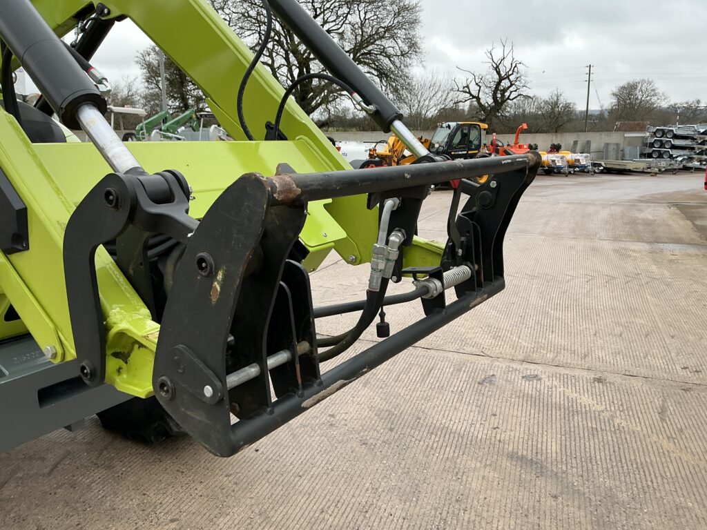 Claas 620 Arion Tractor (ST25431)