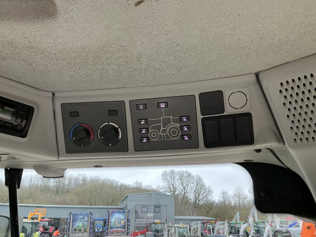 Claas 620 Arion Tractor (ST25431)