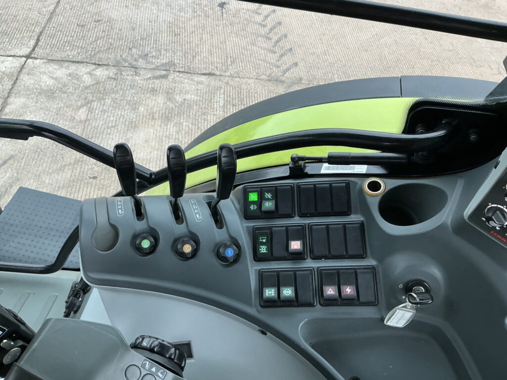 Claas 620 Arion Tractor (ST25431)