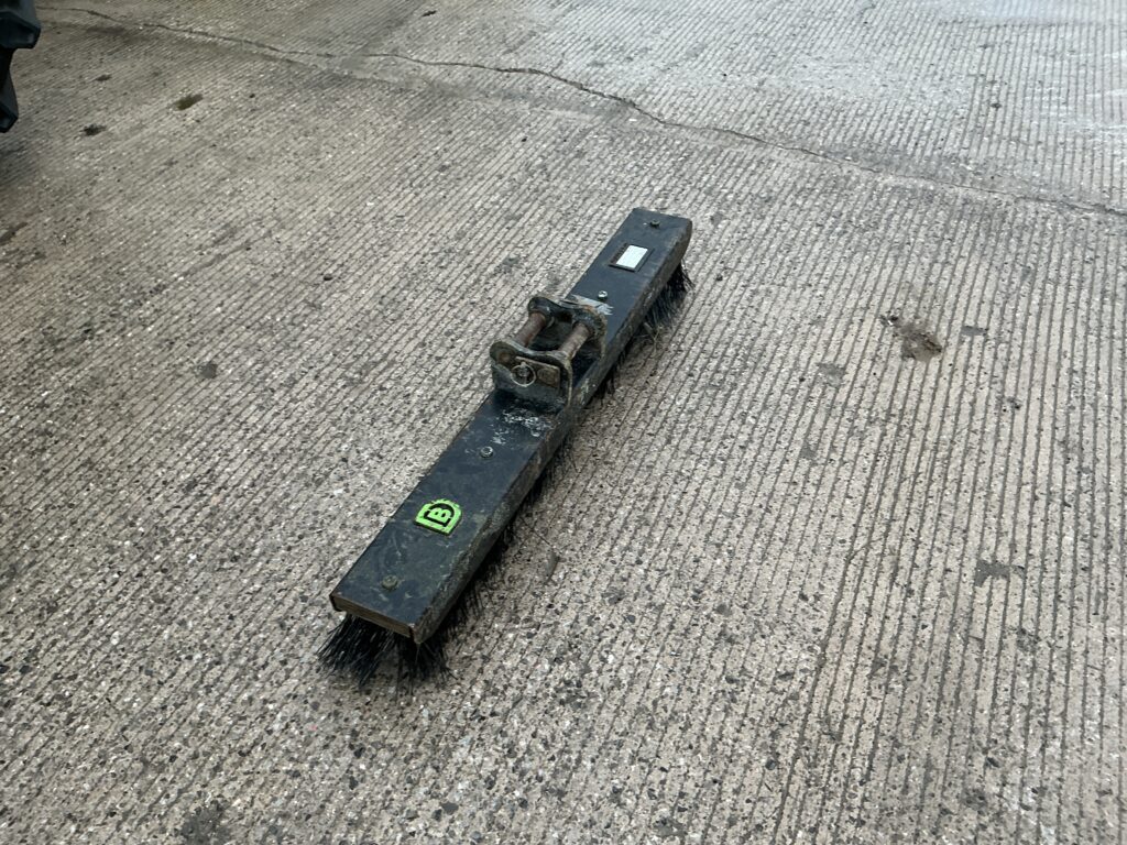 DigBits 4ft Brush Suites 1.6tonne Excavator