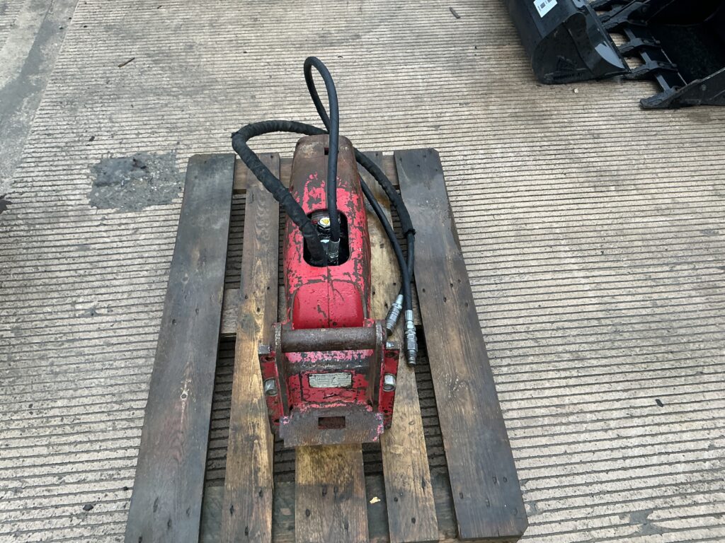 Takeuchi TK72S Breaker
