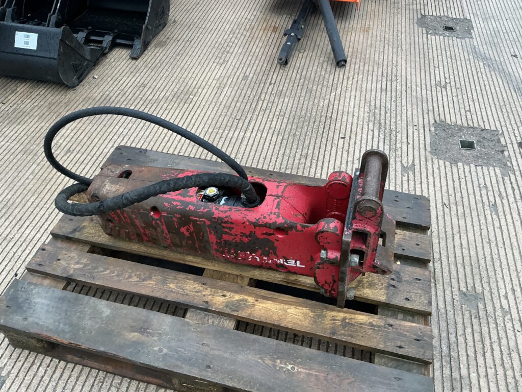 Takeuchi TK72S Breaker