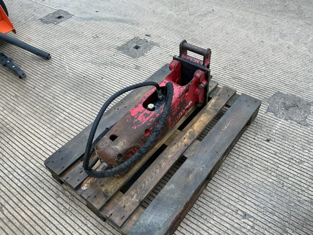 Takeuchi TK72S Breaker