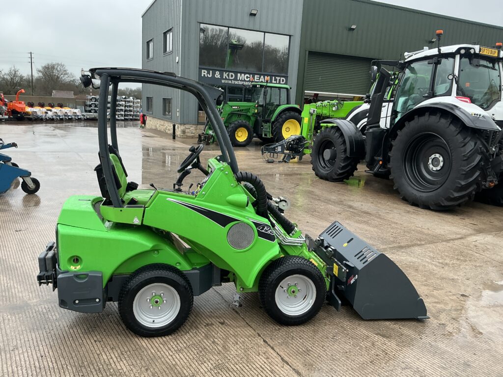 Avant 423 Compact Telescopic Telehandler (ST25735)