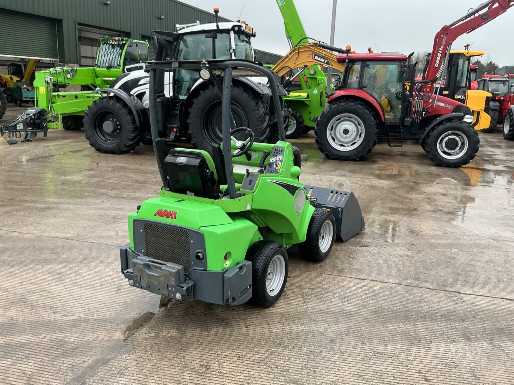 Avant 423 Compact Telescopic Telehandler (ST25735)