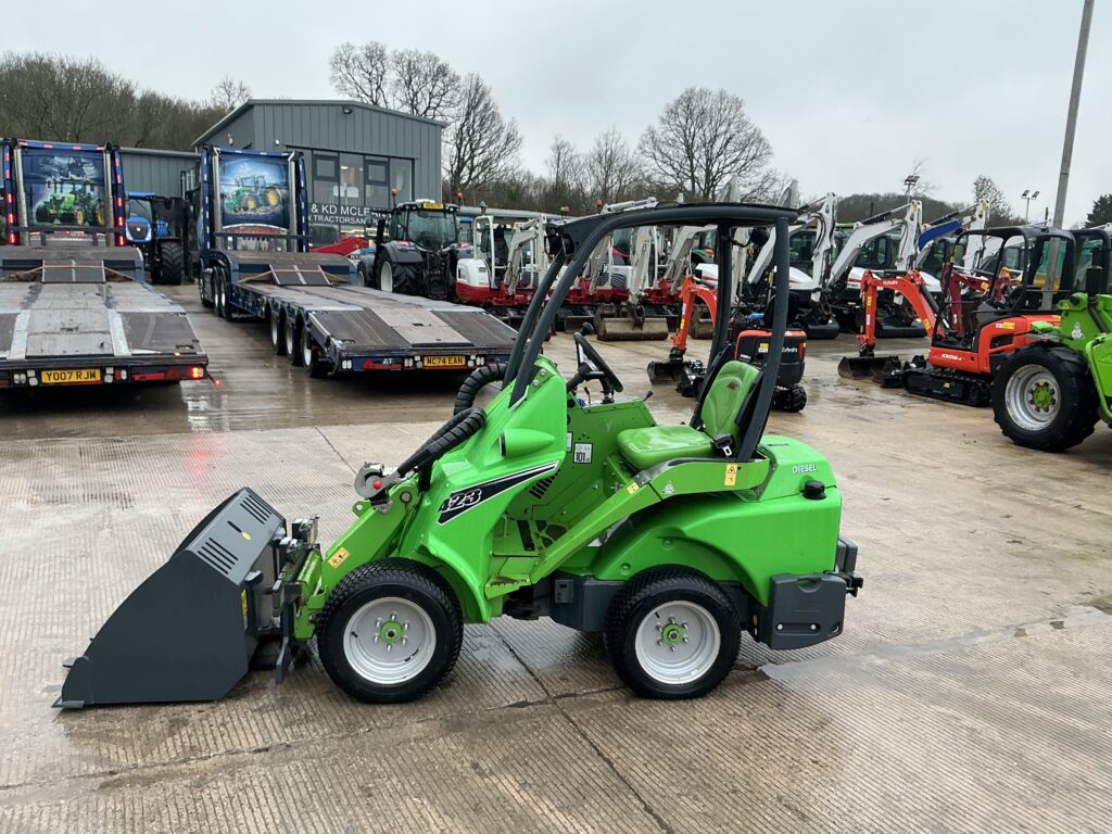 Avant 423 Compact Telescopic Telehandler (ST25735)