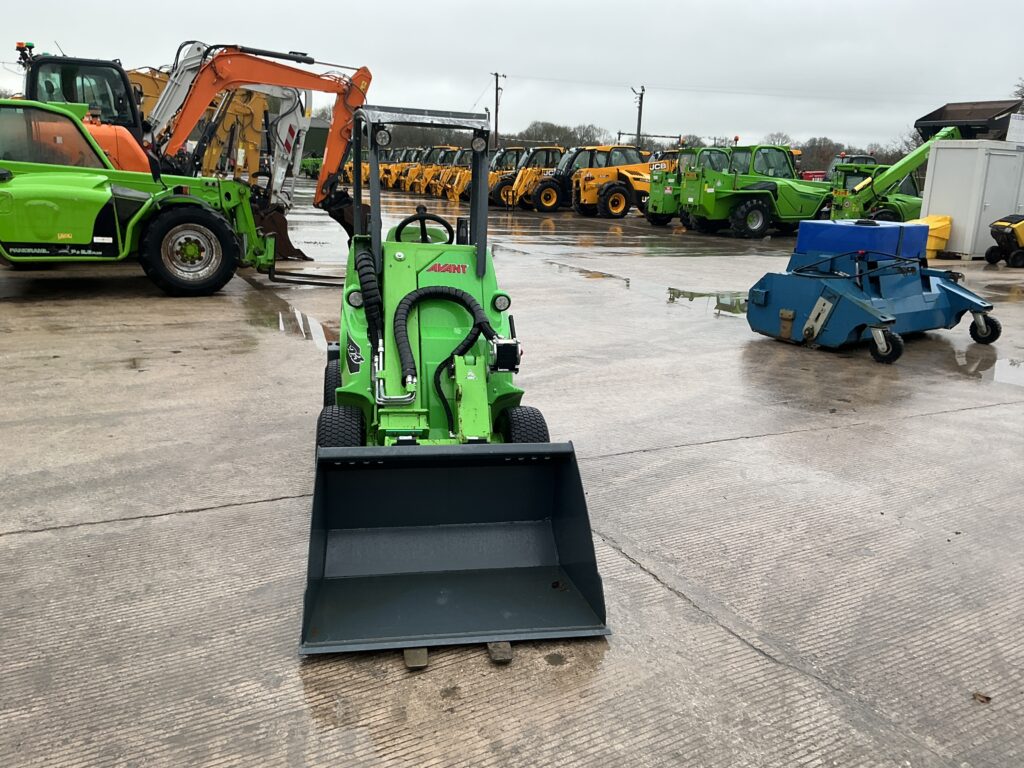 Avant 423 Compact Telescopic Telehandler (ST25735)