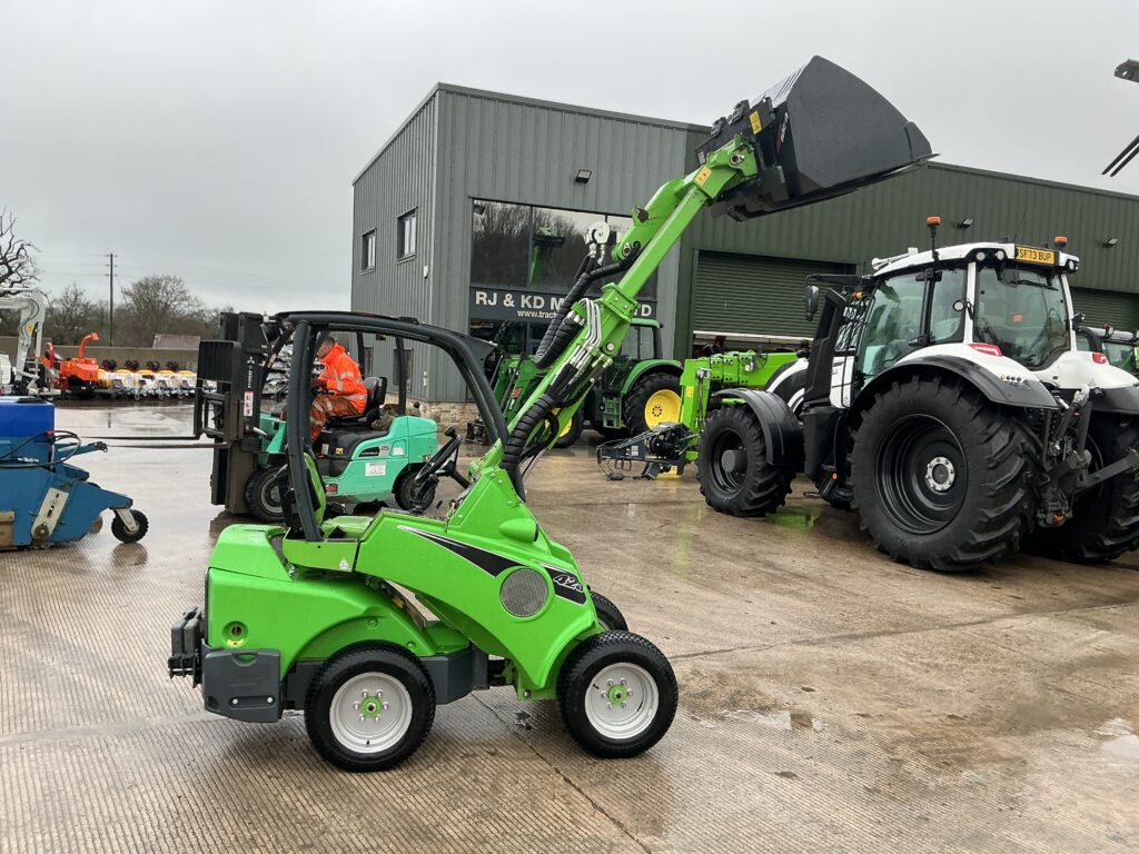 Avant 423 Compact Telescopic Telehandler (ST25735)