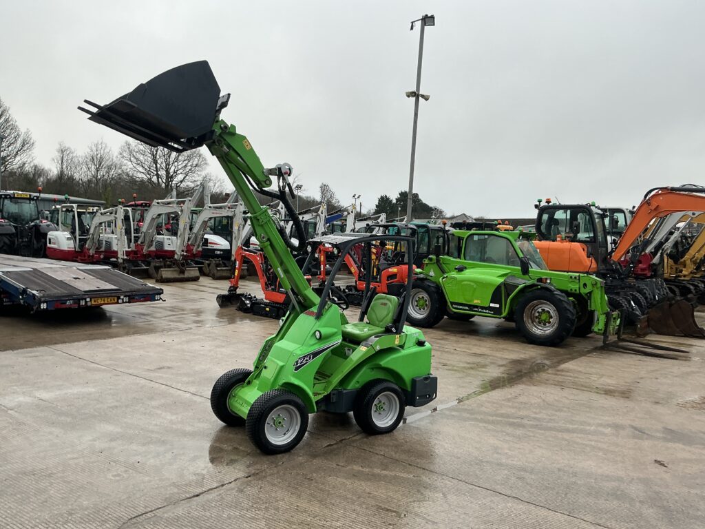 Avant 423 Compact Telescopic Telehandler (ST25735)