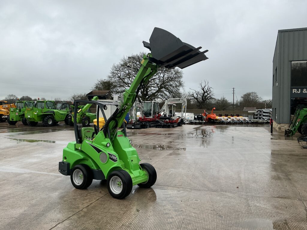 Avant 423 Compact Telescopic Telehandler (ST25735)
