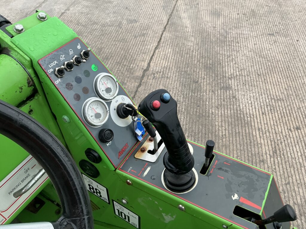 Avant 423 Compact Telescopic Telehandler (ST25735)