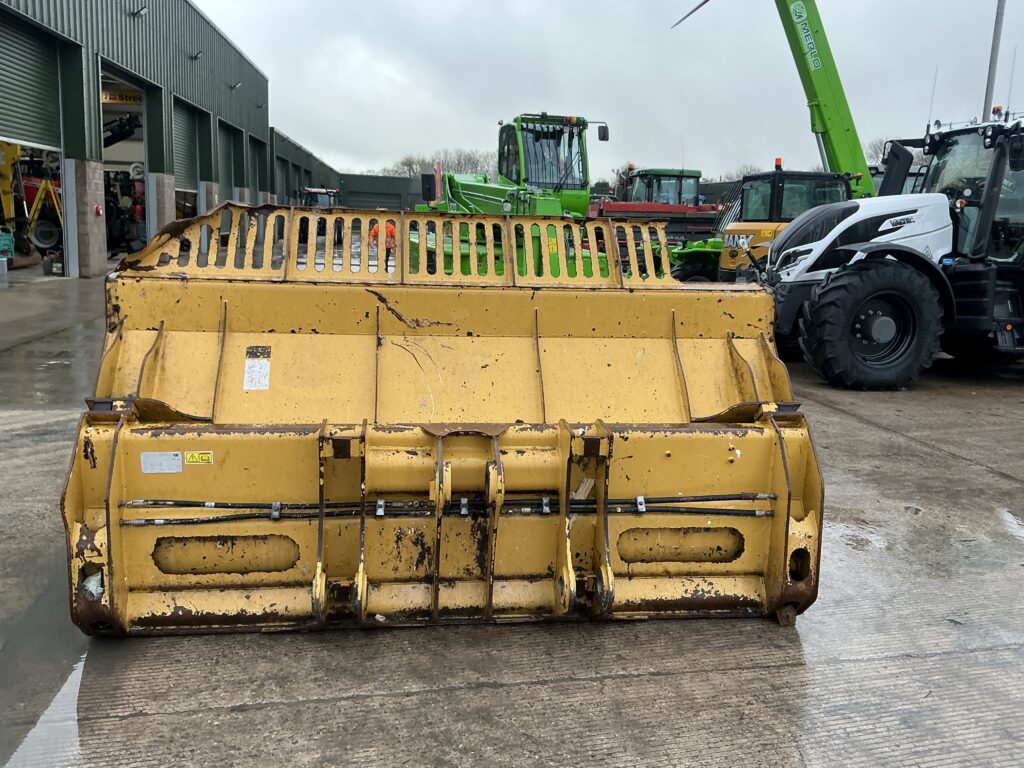 CAT 10Ft Heavy Duty Tip Toe Loading Shovel Bucket (ST25687)