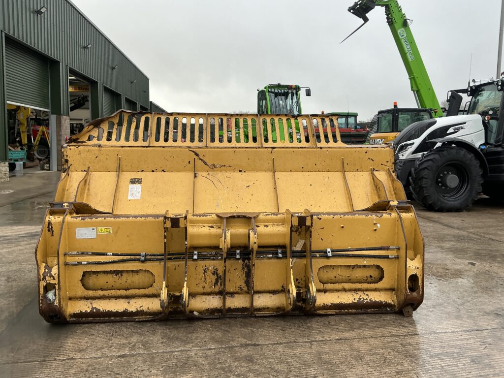 CAT 10Ft Heavy Duty Tip Toe Loading Shovel Bucket (ST25687)