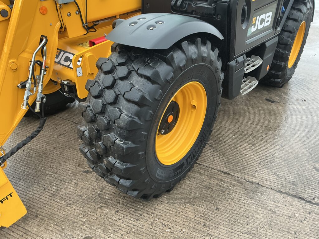 JCB 542-70 Agri Xtra Telehandler (ST25732)