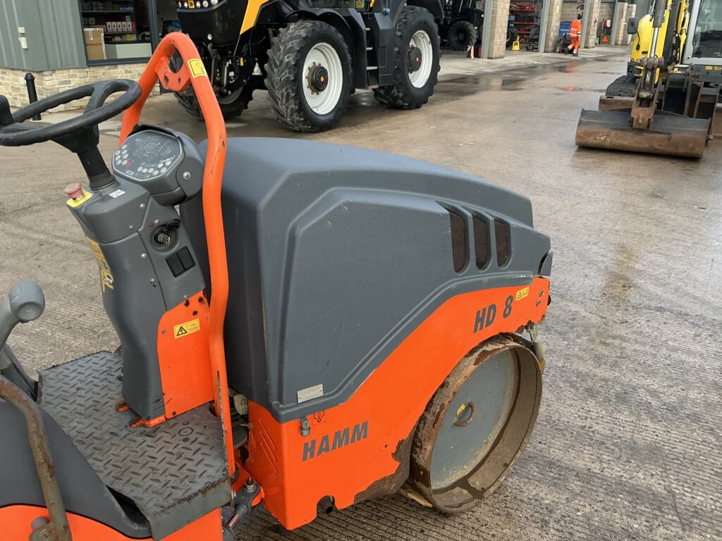 Hamm HD8 Roller (ST25788)