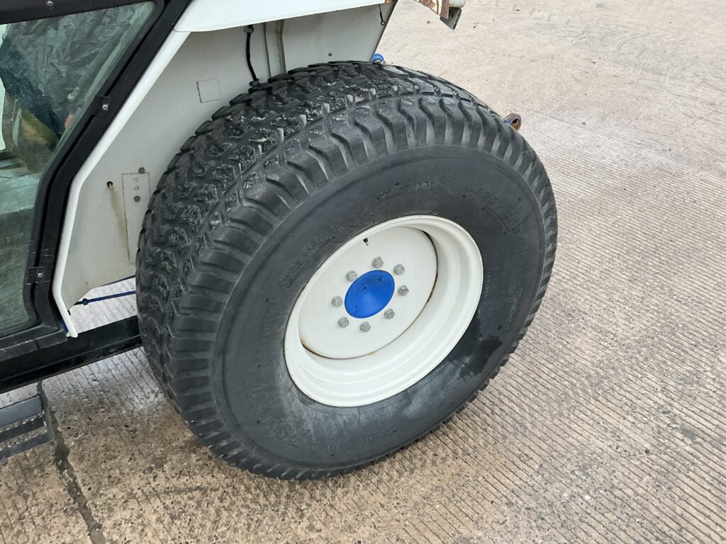 New Holland 1920 Compact tractor (ST25665)