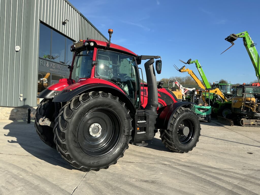 Valtra T235 Active Tractor (ST25716)