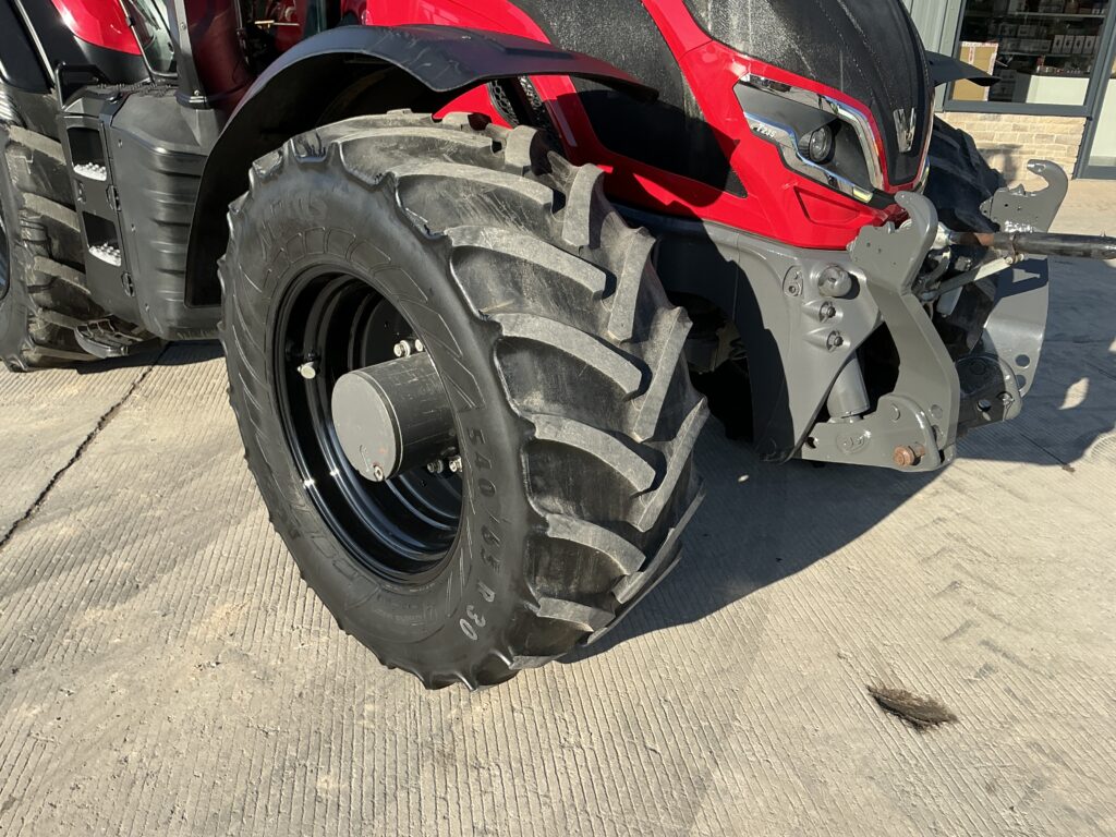 Valtra T235 Active Tractor (ST25716)
