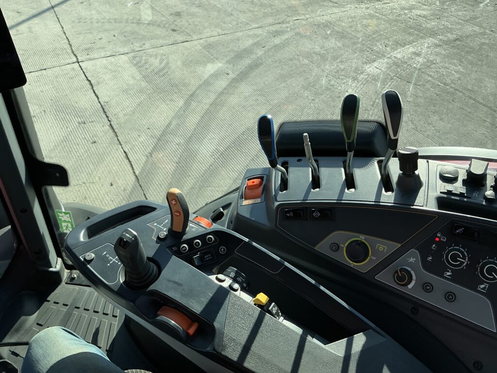 Valtra T235 Active Tractor (ST25716)