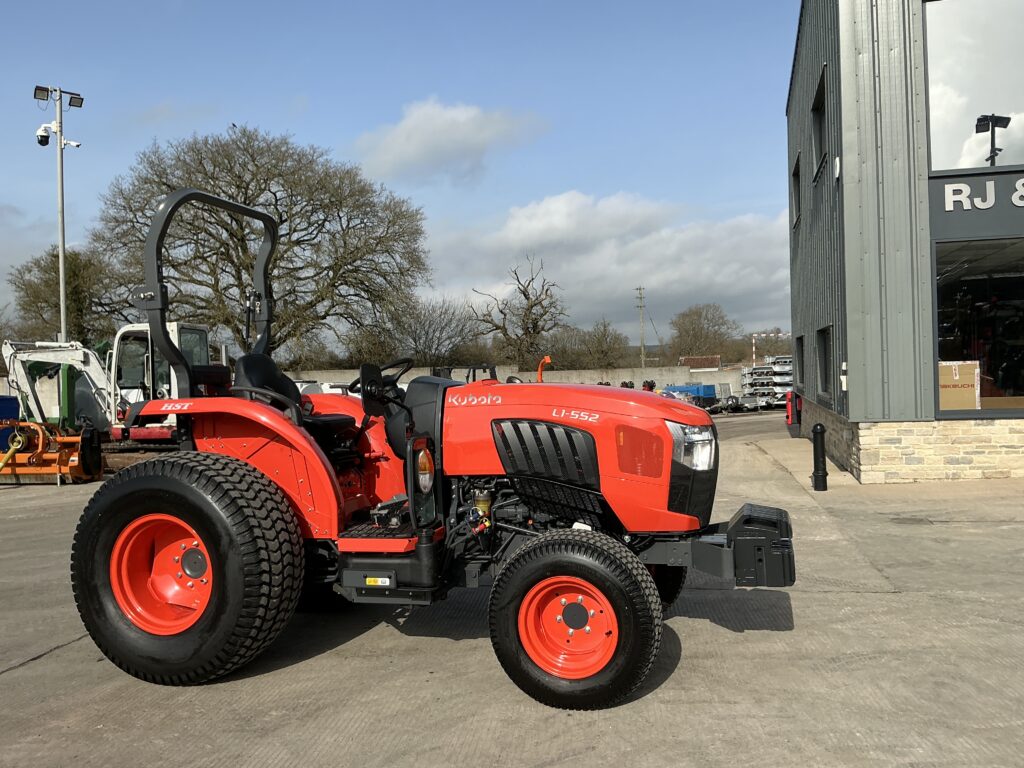 Kubota L1-552 Tractor (ST25925)